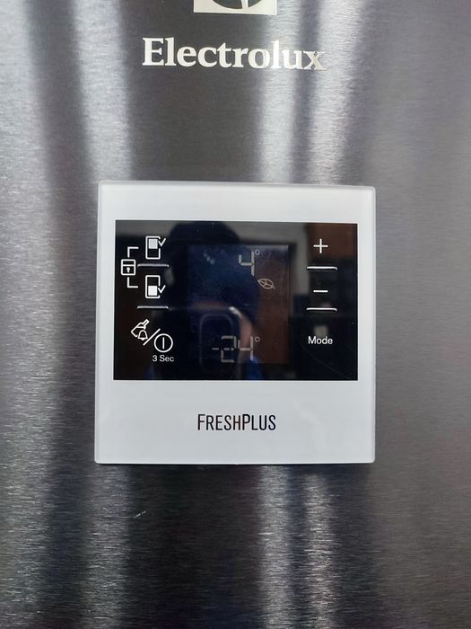 Високий двокамерний холодильник Electrolux NoFrost A+++ темний графіт