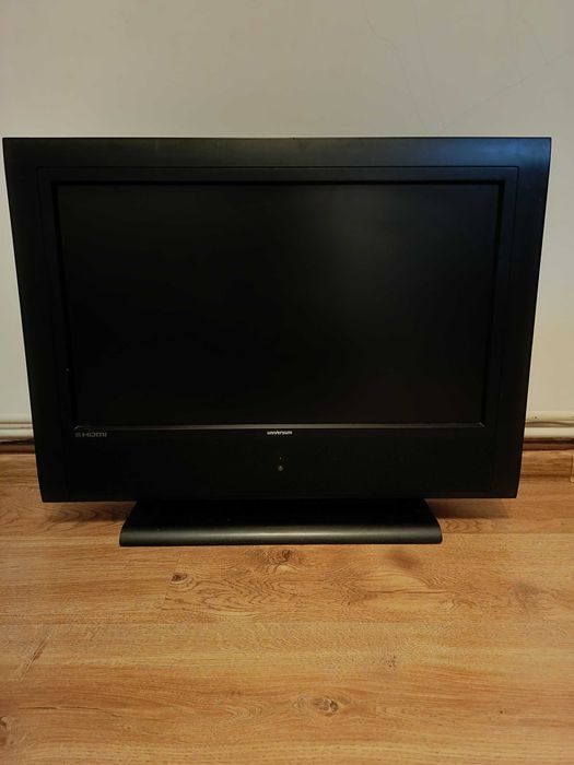 Stary Telewizor od Firmy Uniwersum.