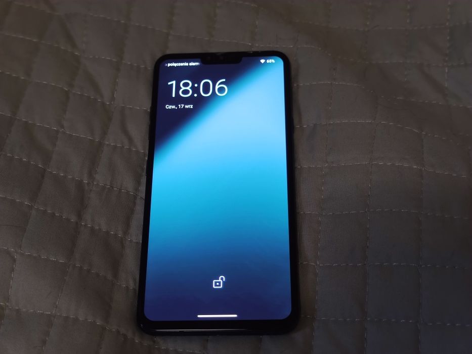 LG V40 android 15