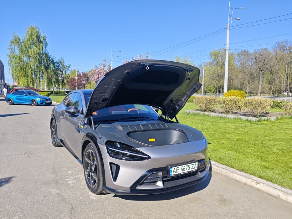Авто Xiaomi YU7 2025