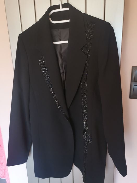 Marynarka damska z ozdobnymi elementami