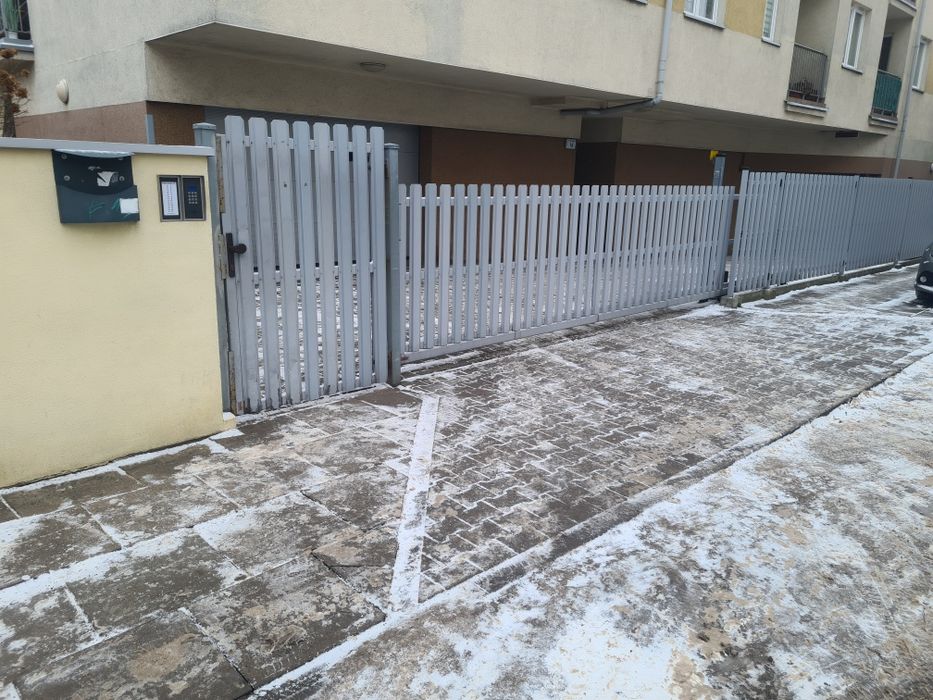 Miejsce garażowe-Baluty-os. Jagiełły