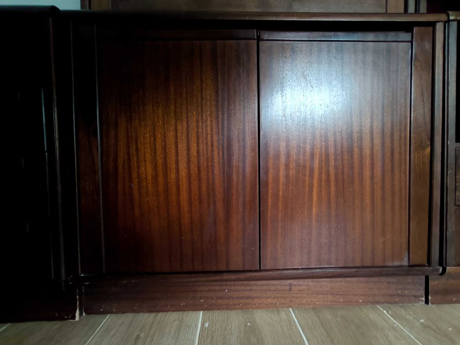 Móvel de sala em mogno, em bom estado