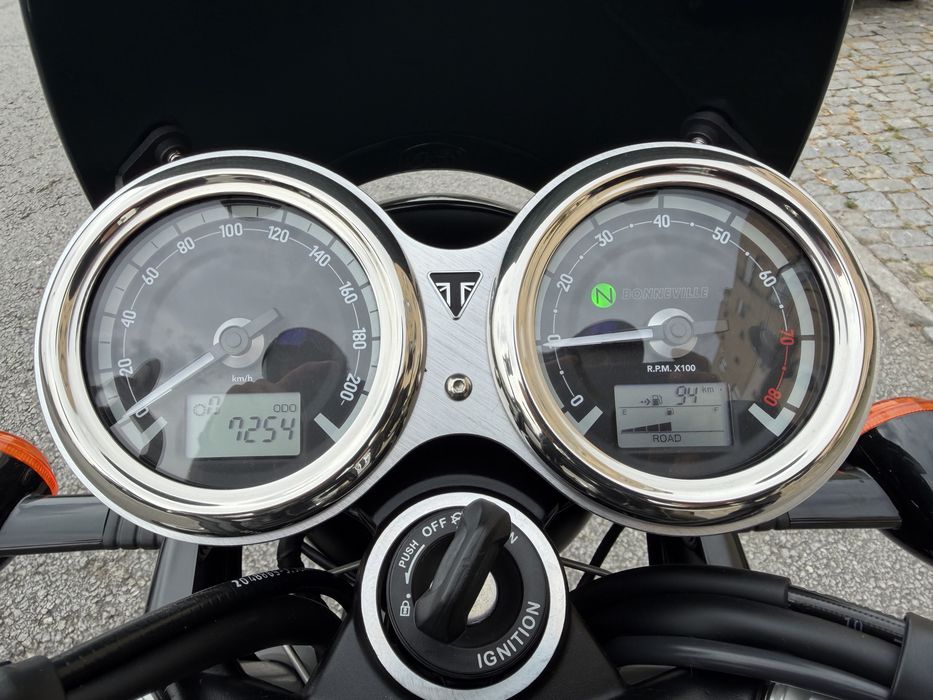 Triumph Bonneville T120 Black Nacional