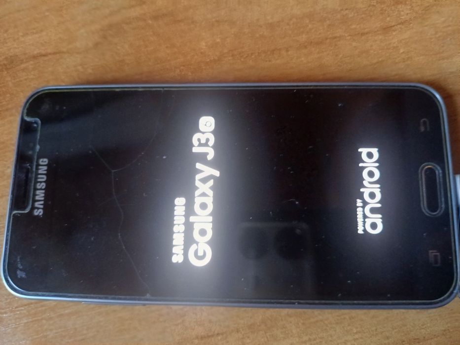 Продам телефон Samsung Galaxy j3