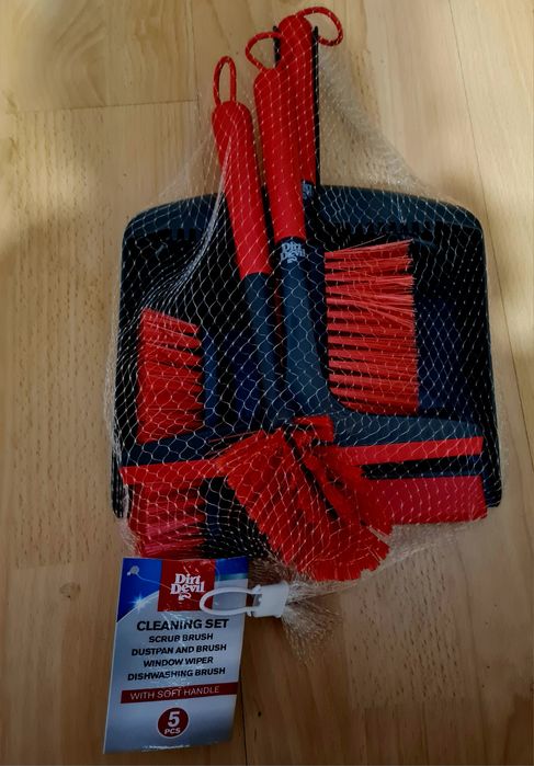 Nowy zestaw do sprzatania 5szt komplet DIRT DEVILporzadne solidne