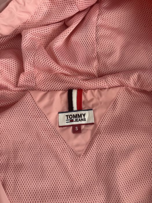 Блідорожева вітрівка Tommy Jeans