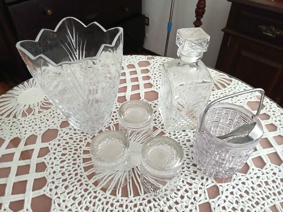Jarra e conjunto em vidro para whisky
