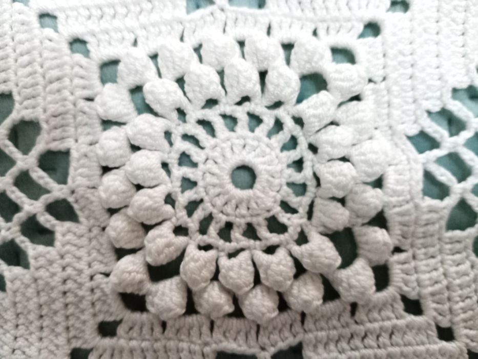 Colcha de crochê feita á mão