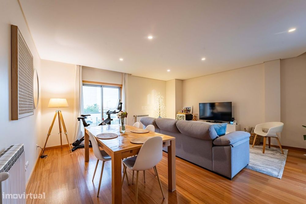 APARTAMENTO T2+1 (+1 com 8m2 e com janela) com box e varanda  no  Gaia