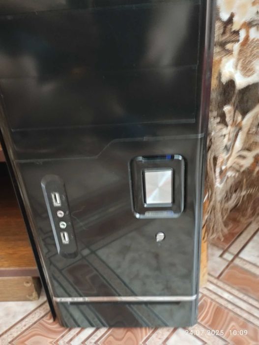 Продам системний блок 
Процессор 2х ядра AMD Athlon X2 2700MHZ SSD