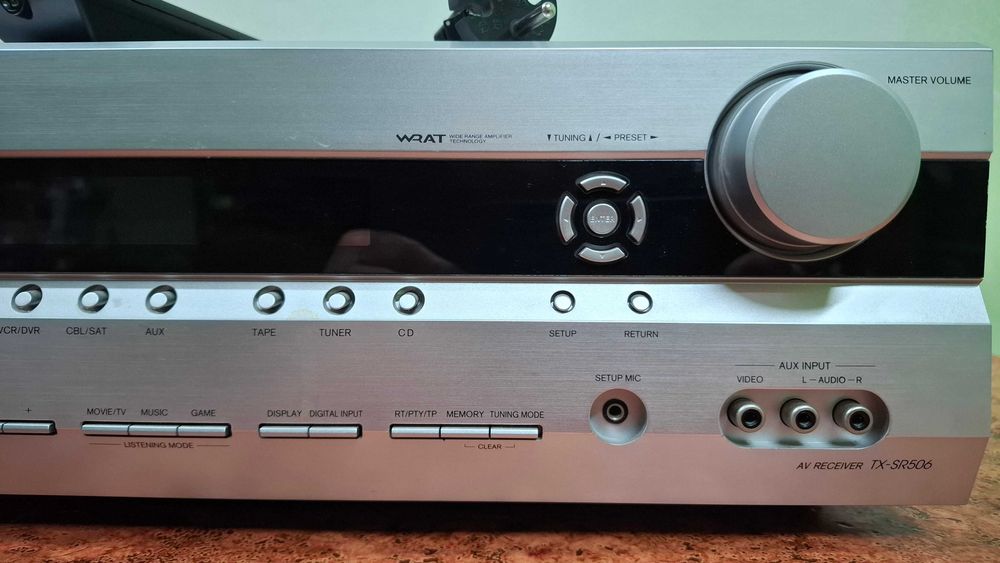 Amplituner ONKYO model TX-SR 506. Posiada wejścia i wyjście HDMI.