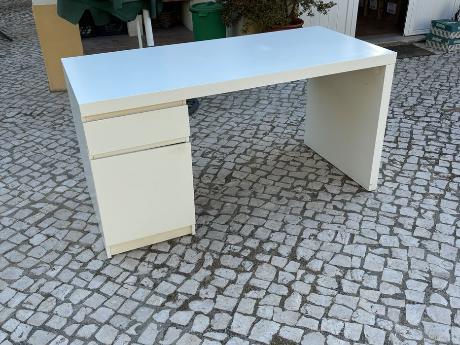 Secretária Ikea - bom estado