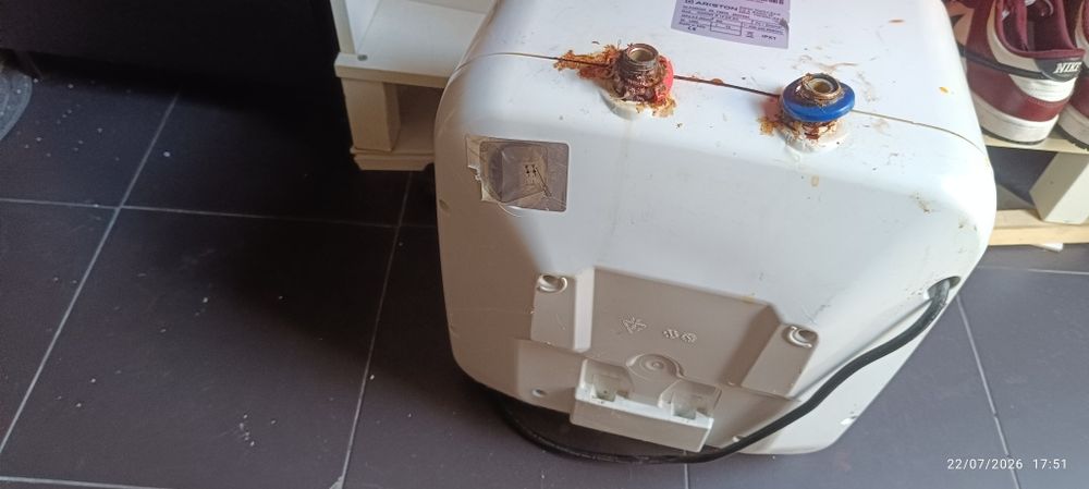 Termo acumulador a funcionar mas pinga