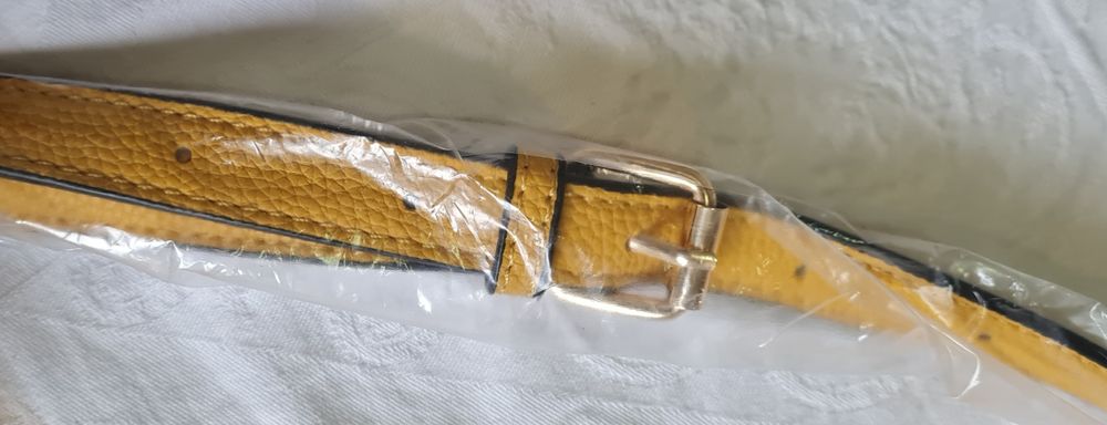 Bolsa de senhora em pele amarela NOVA (sem uso)