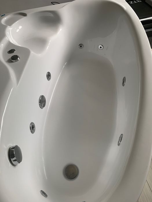 Wanna łazienkowa z hydromasażem