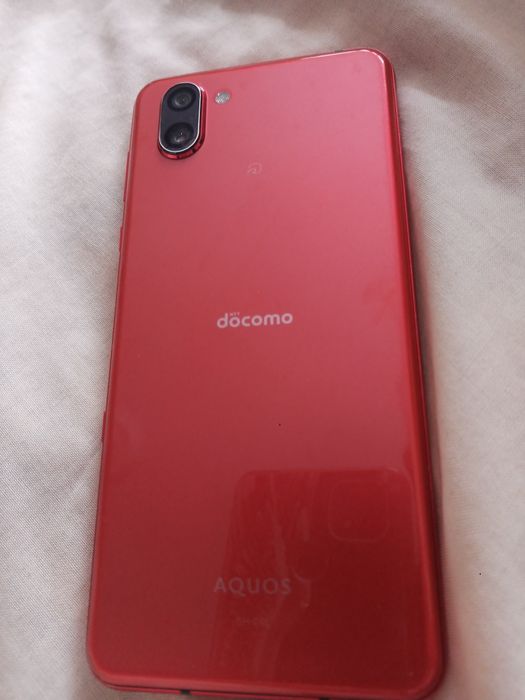Sharp Aquos R3 смартфон