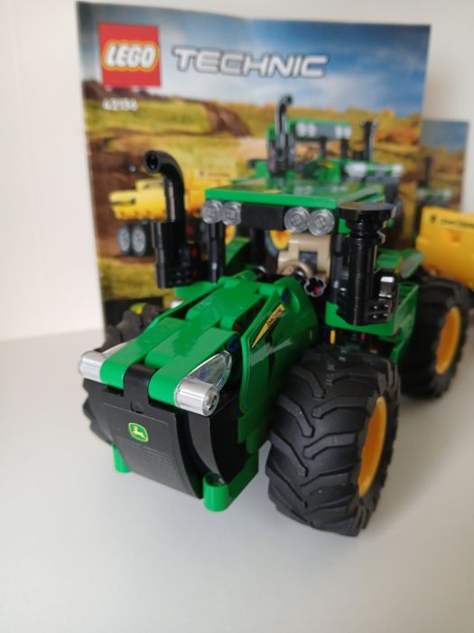 LEGO Technic 42136 - Traktor John Deere 9620R 4WD