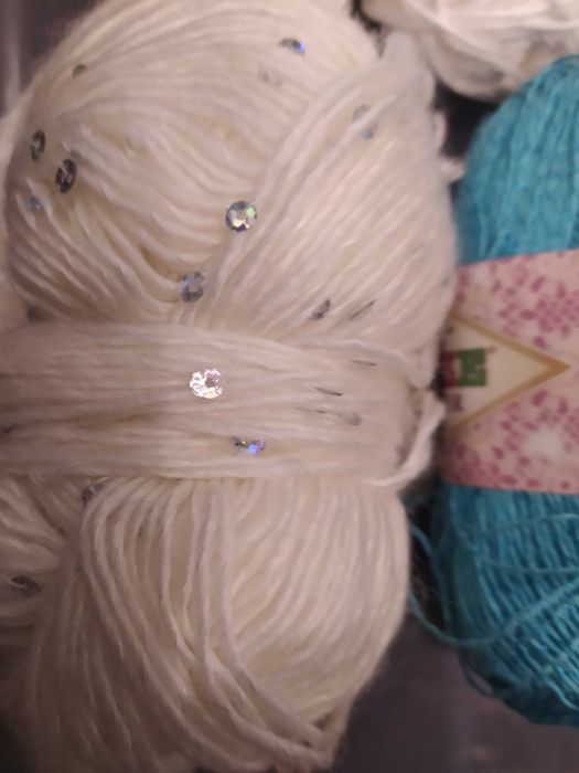 Włóczki różne kolory ok.800g