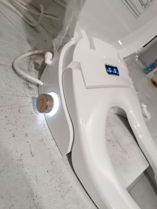 Podgrzewana deska myjaca Smnart WC z funkcją bidetu