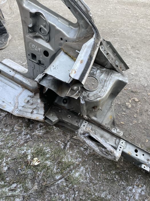 Четверть mitsubishi colt стакан брус телевизор