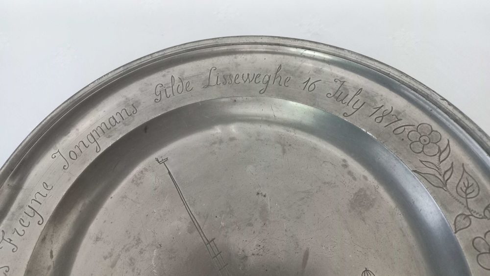 prato em estanho ( tin )