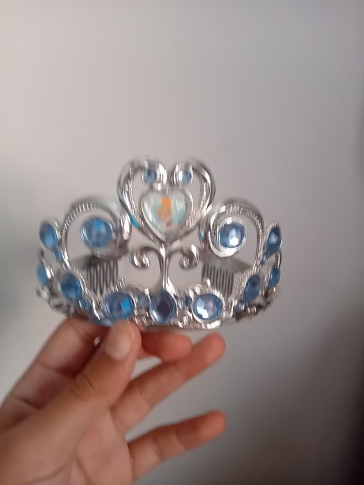 4 tiaras/coroas para crianças