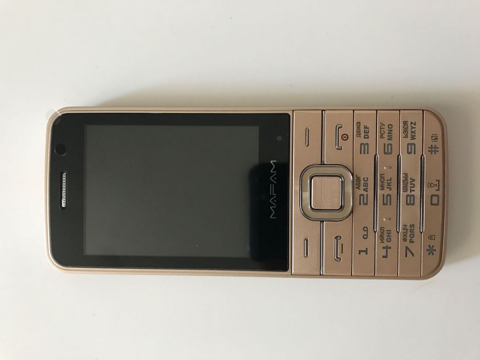 Мобільний телефон на 4 сімкарти