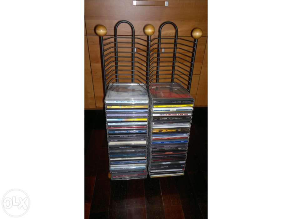 2 Suporte CD's (Capacidade para 62 CD's Cada) (Para desocupar)