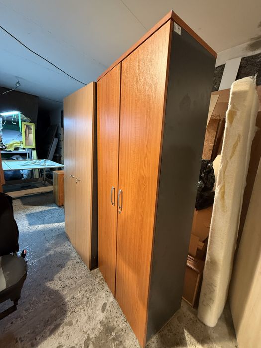 Продаю микроволновку, шкафы,комод,двери,кресла ,папки для бумаги фай