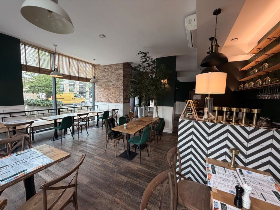 Restauracja na sprzedaż — Gocław, 112 m² + ogródek | działający biznes