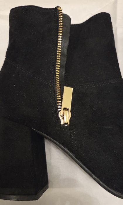 Botki czarne zamszowe w rozmiarze 37