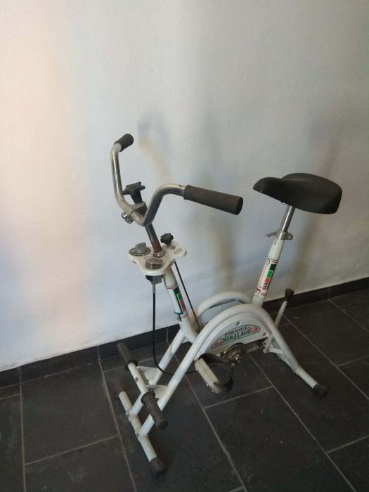 Bicicleta estática antiga