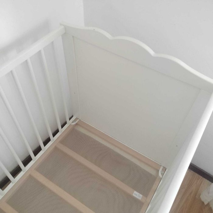Cama e muda fraldas bebé