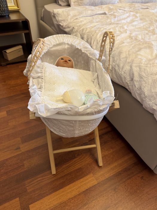 Колиска для кукли , англія