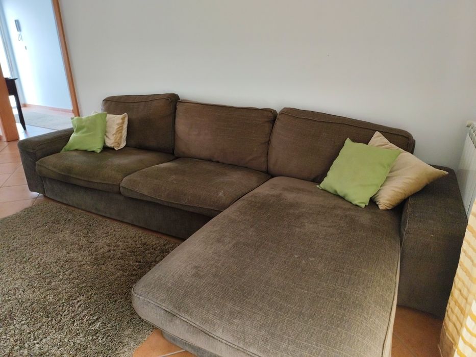 Sofá com chaise long