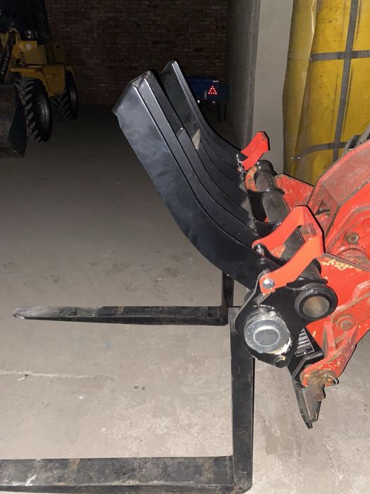 Оригінальні вила Manitou