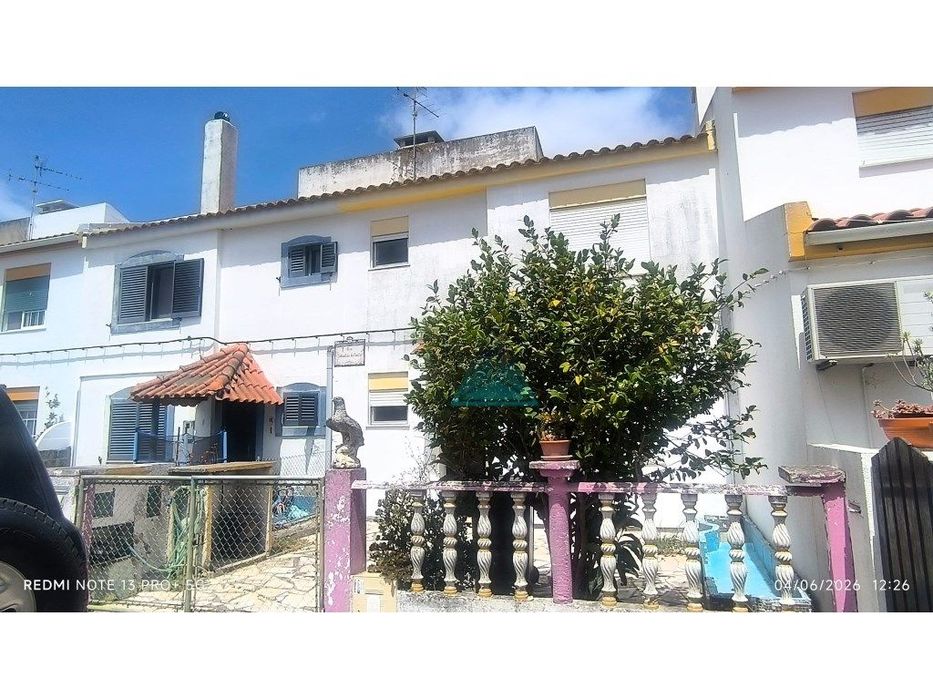 Moradia T3 com Garagem, Terraço e Logradouro em S. Simão, Azeitão