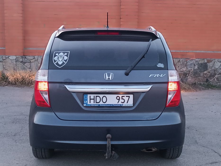Продам Honda FR-V . Год 2005. 6 мест