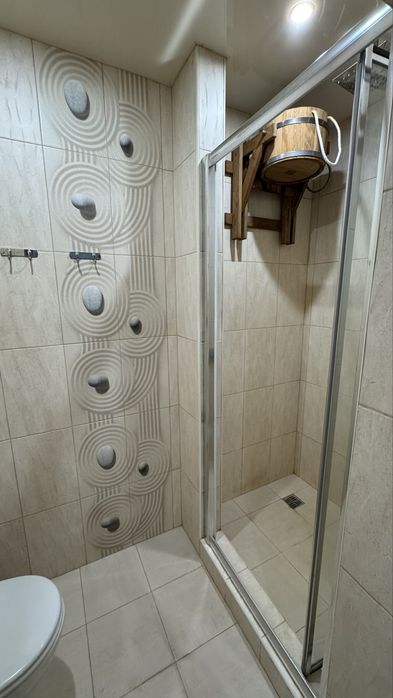Оренда будинку під Києвом 227м² біля річки: басейн, сауна, генератор, сосновий ліс, закрита територія район Новосілки