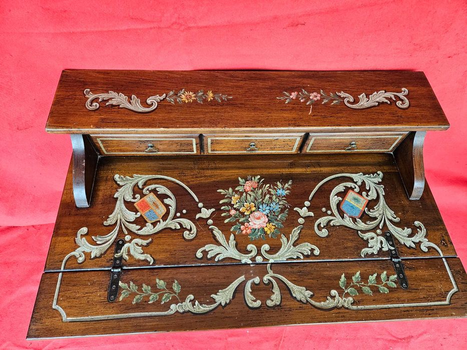 Secretária de estilo holandês