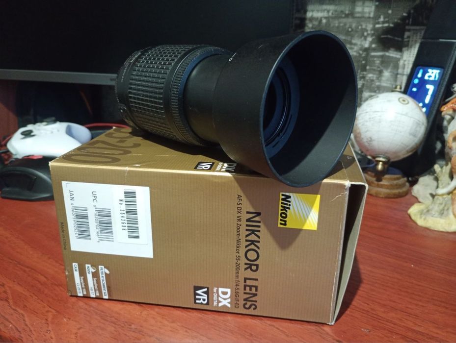 Обʼєктив nikkor 55-200