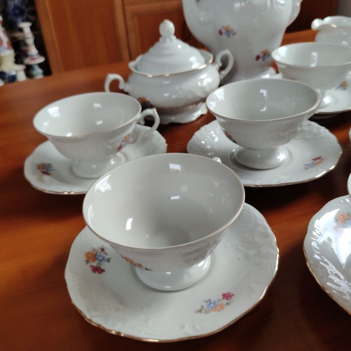 Serwis porcelanowy do kawy z Wałbrzycha.