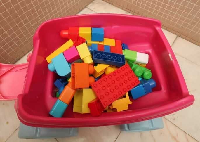Legos/Mega Bloks Carrinho de Arrastar c/ 110 Blocos de Construção