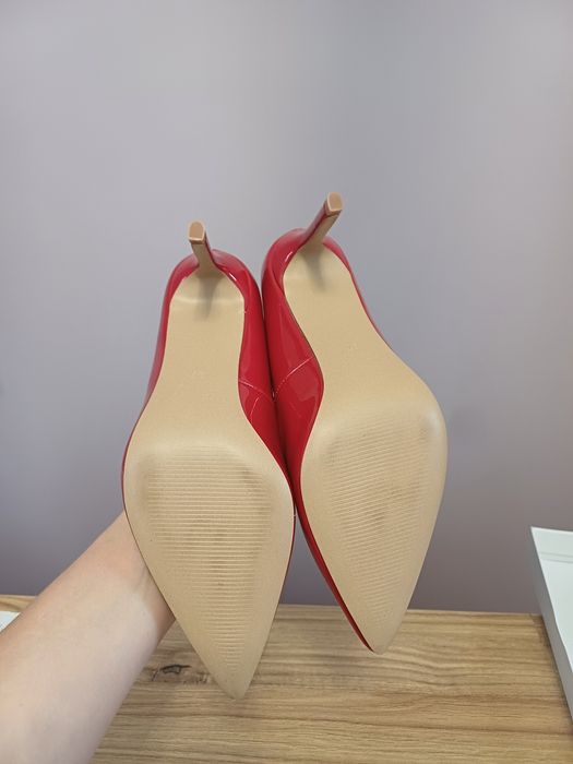 Szpilki czerwone lakierowane Nowe roz. 37- 24cm