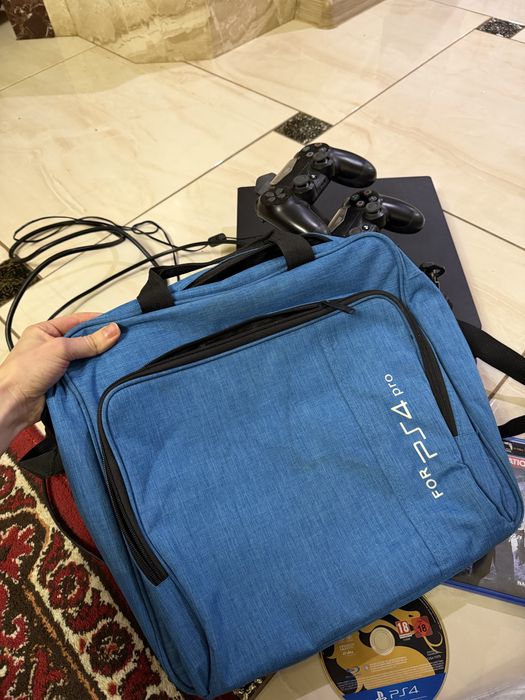 Продаю PlayStation 4 Pro 1TB у хорошому робочому стані.