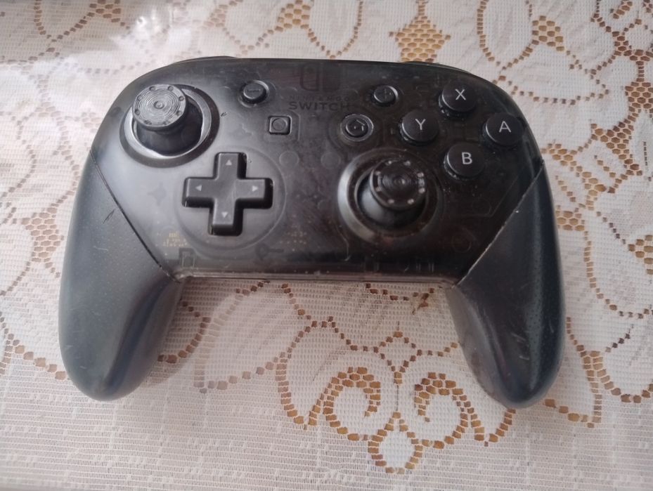 бездротовий контролер Nintendo Switch Pro Controller.