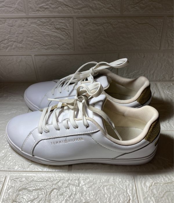 Шкіряні кросовкі TOMMY HILFIGER, р.39