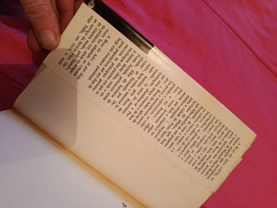 Livro :  A  ROSA DO  ADRO