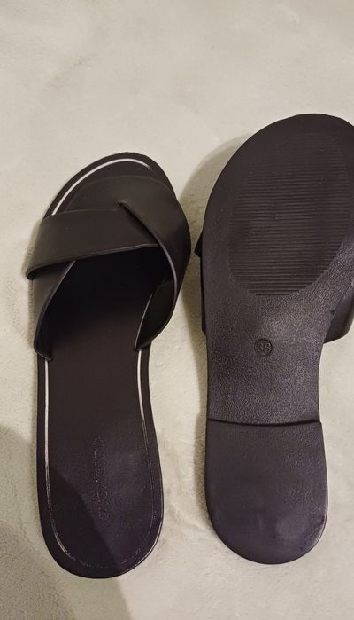 Klapki skórzane Even&Odd r.38
Klapki płaskie